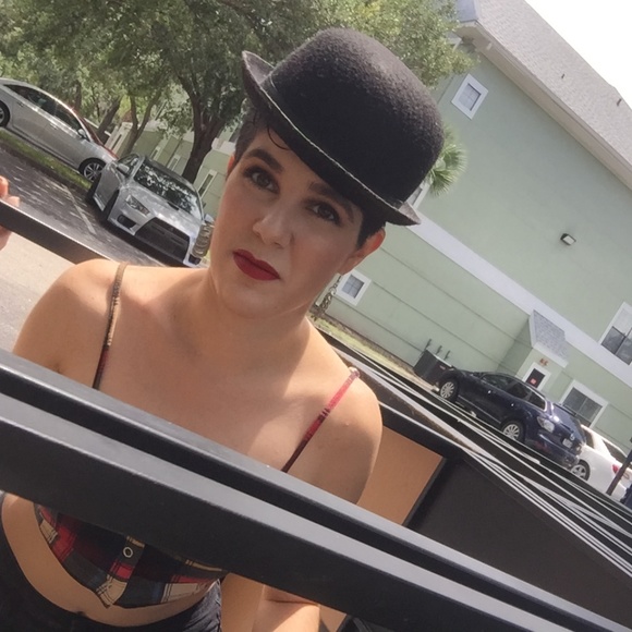 Mariana's Garage Sale - Picture 5 of 5